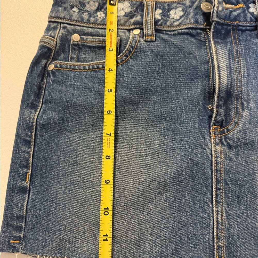 Denim by PINK Victorias Secret Mini Skirt Medium Wash Embroidery Size XS NEW - Picture 7 of 8